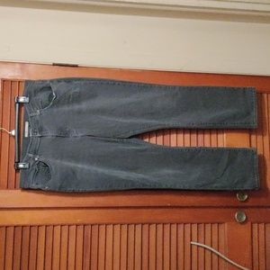 Levi's woman size 16M - W33 L30 charcoal gray classic straight leg jeans